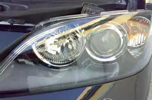 汽车大灯多少v电压