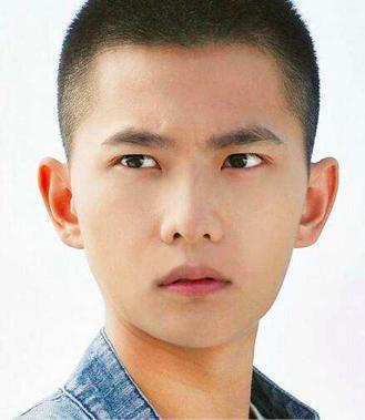 蒋一侨寸头变长发太甜了 蒋一侨寸头变长发太甜了