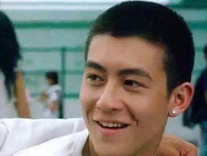 蒋一侨寸头变长发太甜了 蒋一侨寸头变长发太甜了