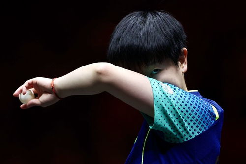 孙颖莎当颁奖嘉宾了 孙颖莎当颁奖嘉宾了