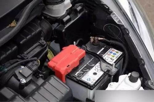 汽车电瓶点电压多少 汽车电瓶点电压多少