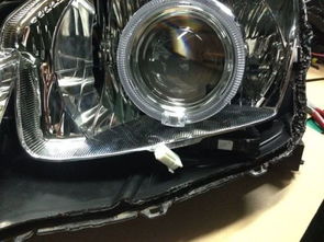 汽车大灯供电多少伏