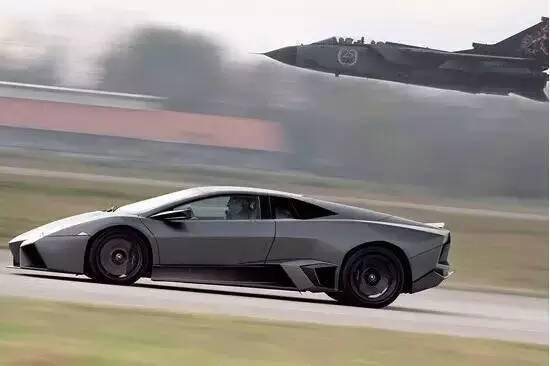 汽车长度多少米 汽车长度多少米