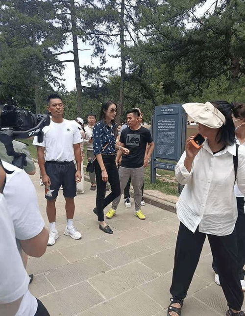 梅婷晒照庆50岁生日 老公花臂抢镜 梅婷晒照庆50岁生日 老公花臂抢镜