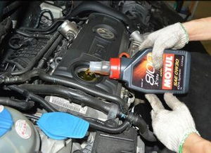 汽车哪里看机油多少 汽车哪里看机油多少