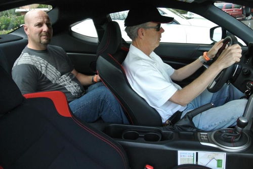 汽车腿部空间多少合适 汽车腿部空间多少合适