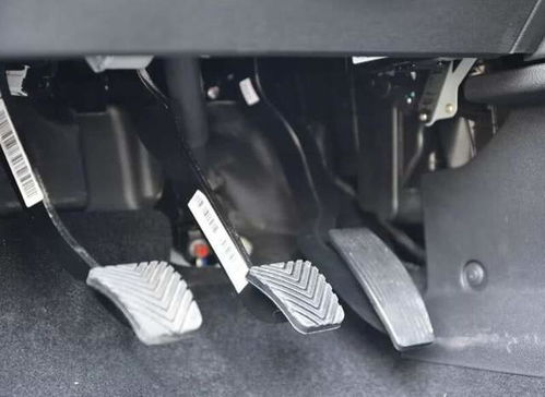 汽车踩油门角度多少 汽车踩油门角度多少