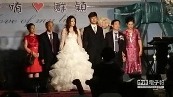 朱时茂现身汪小菲婚礼 遇记者速逃离 朱时茂现身汪小菲婚礼 遇记者速逃离