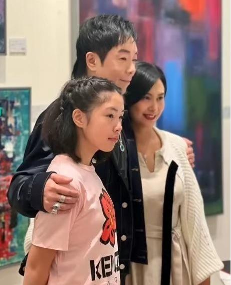 陈妍希一瘸一拐去酒吧与付辛博聚会