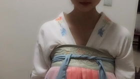 26岁女孩出门全副武装防晒致骨质疏松 26岁女孩出门全副武装防晒致骨质疏松