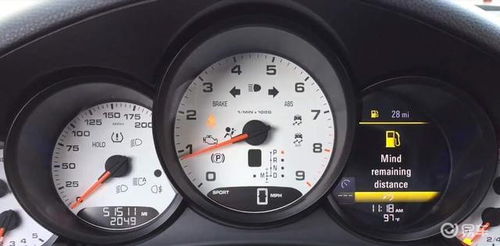 汽车油不应低于多少 汽车油不应低于多少