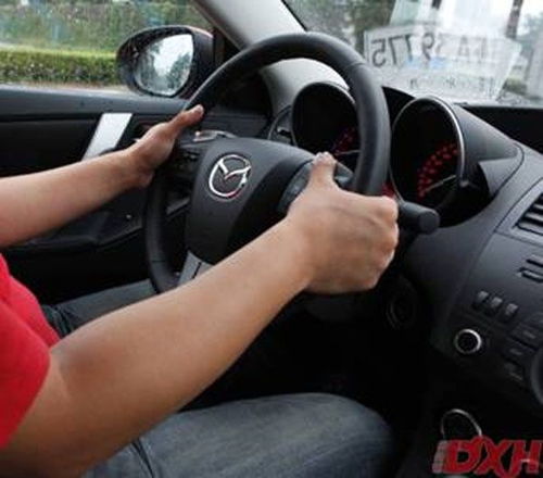 汽车转弯时速降到多少 汽车转弯时速降到多少