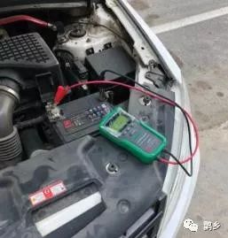 汽车电瓶充满多少油 汽车电瓶充满多少油