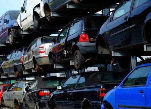 汽车多少公里爆费 汽车多少公里爆费