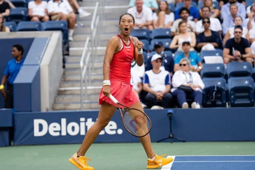 郑钦文不敌萨巴伦卡止步法网8强 郑钦文不敌萨巴伦卡止步法网8强