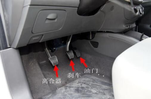 汽车踩油门油压多少 汽车踩油门油压多少