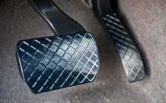 汽车踩油门油压多少 汽车踩油门油压多少