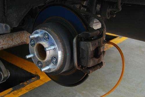 汽车刹车力是多少 汽车刹车力是多少