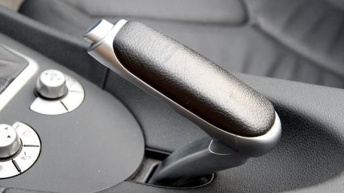 汽车脚刹空间多少合适 汽车脚刹空间多少合适