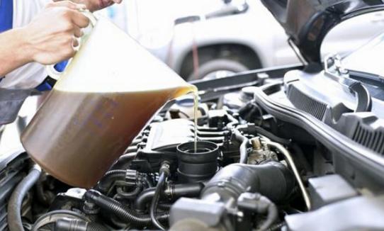 汽车加机油多少最佳 汽车加机油多少最佳