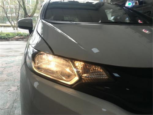 汽车的灯泡多少伏