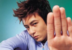 陈冠希经纪人回应飞机争执 陈冠希经纪人回应飞机争执