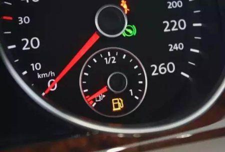 汽车油剩多少停车 汽车油剩多少停车