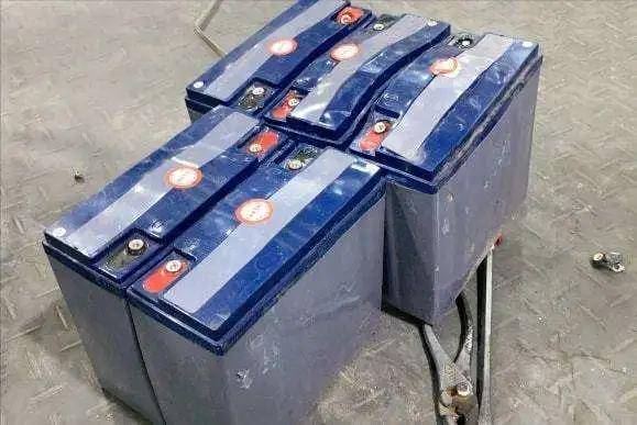 汽车电瓶多少电压最高