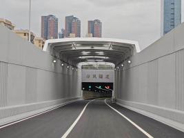 汽车通过隧道高度多少 汽车通过隧道高度多少