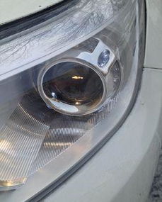 小汽车有多少车灯