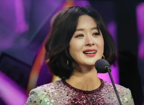 宋佳视后领奖现场哭了 宋佳视后领奖现场哭了