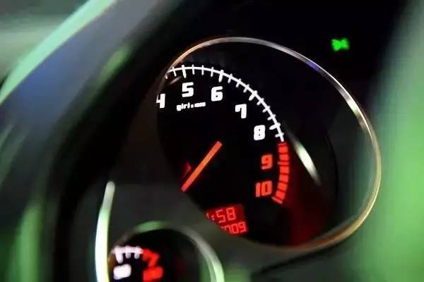 汽车开车转速多少最好