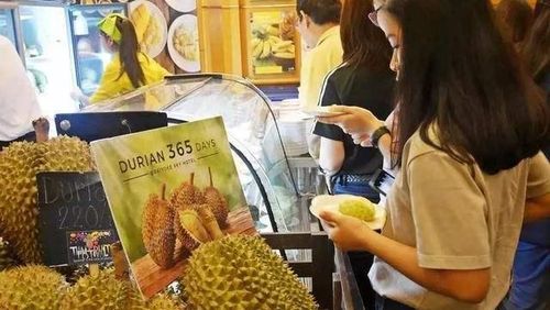 男子偷走烤肠后又顺走两个榴莲 男子偷走烤肠后又顺走两个榴莲