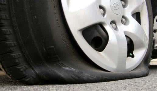 汽车后轮坏了能跑多少 汽车后轮坏了能跑多少