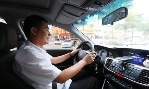 汽车销售小弟工资多少 汽车销售小弟工资多少