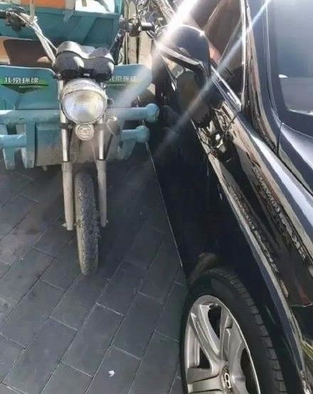 大爷撞汽车赔偿多少 大爷撞汽车赔偿多少