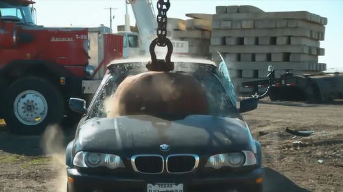 多少吨铁球砸汽车 多少吨铁球砸汽车