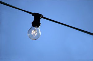 汽车点火瞬间电流多少