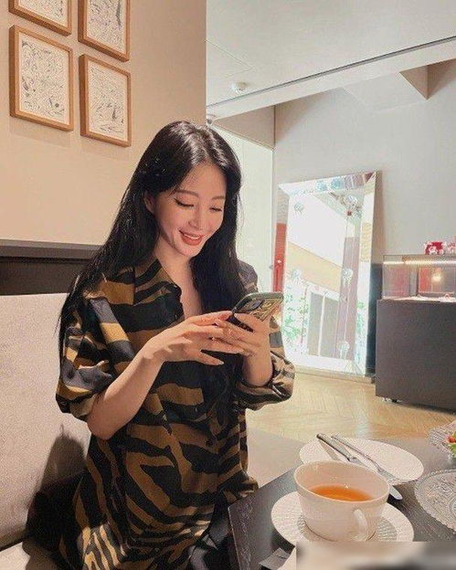 曹格17岁儿子晒照官宣恋情 曹格17岁儿子晒照官宣恋情