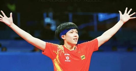 王楚钦和朱雨玲夺冠后合影 王楚钦和朱雨玲夺冠后合影