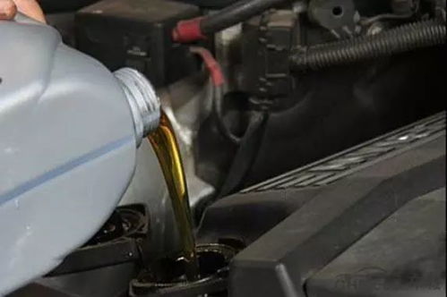 汽车多少米换机油 汽车多少米换机油