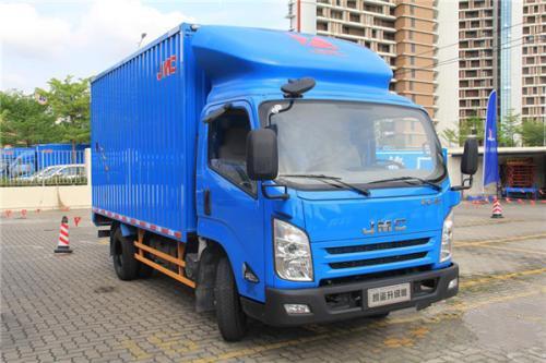 中型汽车是多少吨 中型汽车是多少吨