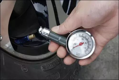 汽车气压多少算加压 汽车气压多少算加压