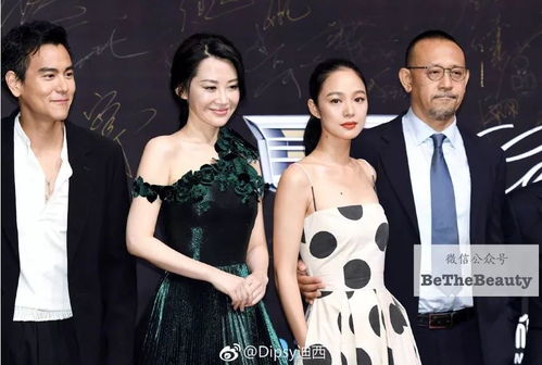 47岁元斌与妻子现身美术馆 47岁元斌与妻子现身美术馆