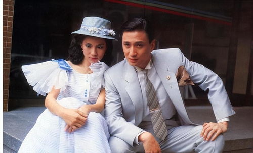 47岁元斌与妻子现身美术馆 47岁元斌与妻子现身美术馆