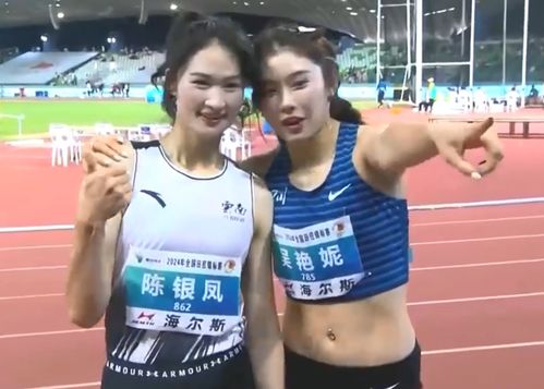 吴艳妮夺冠后向现场观众比心鞠躬 吴艳妮夺冠后向现场观众比心鞠躬