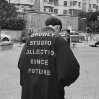 黑白头像男生冷酷霸气（黑白头像男生冷酷霸气抽烟）