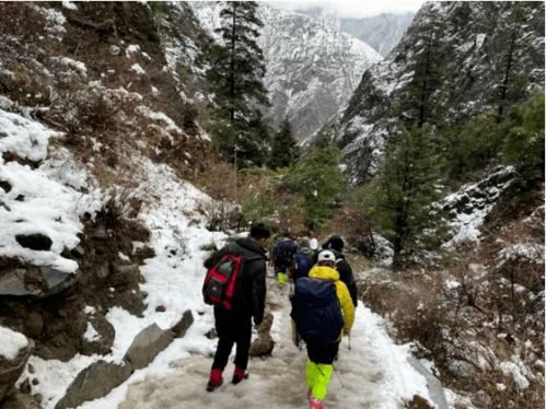 珠峰景区大量人员滞留?景区回应 珠峰景区大量人员滞留?景区回应