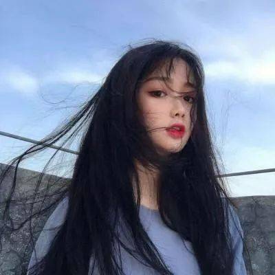 女生霸气名字超拽冷酷（女生霸气昵称超拽冷酷句子）