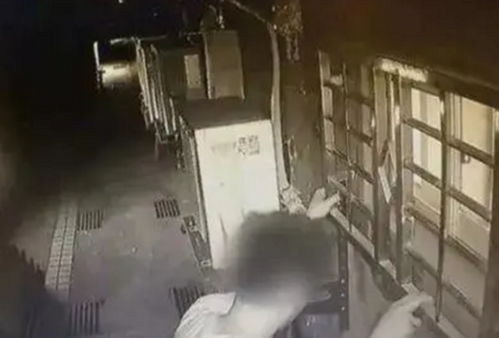 外卖员被曝隔窗偷拍女生洗澡 外卖员被曝隔窗偷拍女生洗澡